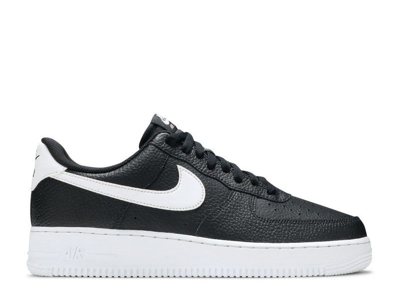 Nike air force 1 black and white leather on sale